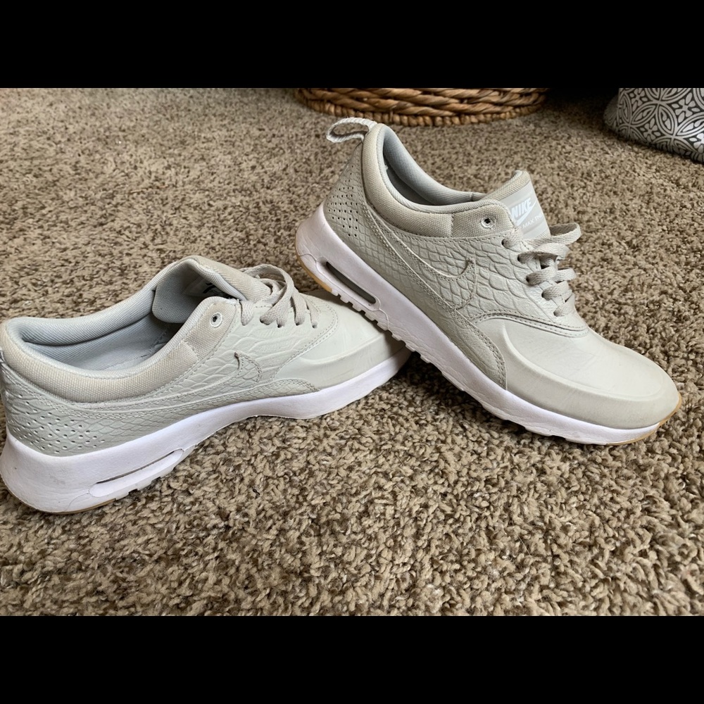 Beige Women’s nikes